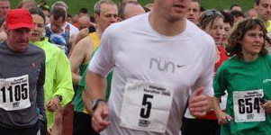 Sheila Bailey and Lucia Singer setting out at the start of the 2008 Abingdon Marathon.