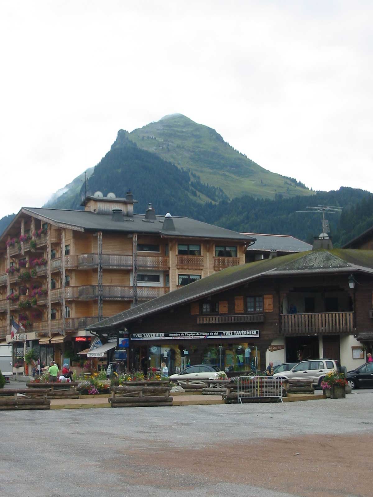 The Pointe de Nyon from the start area.